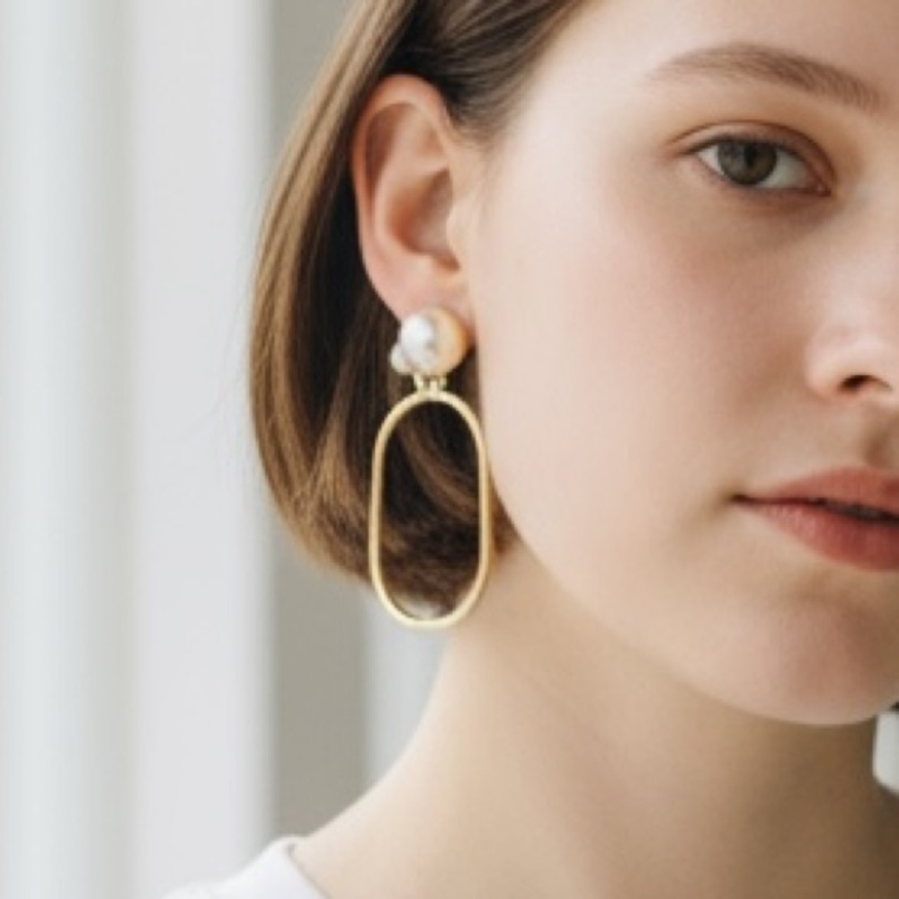 Elegant Gold and Pearl Earrings